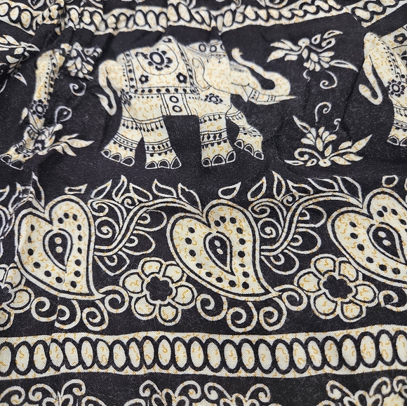 Small Elephant Print Shorts - Picture 4 of 9